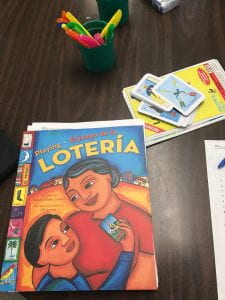 Photo of a book and game in Spanish.